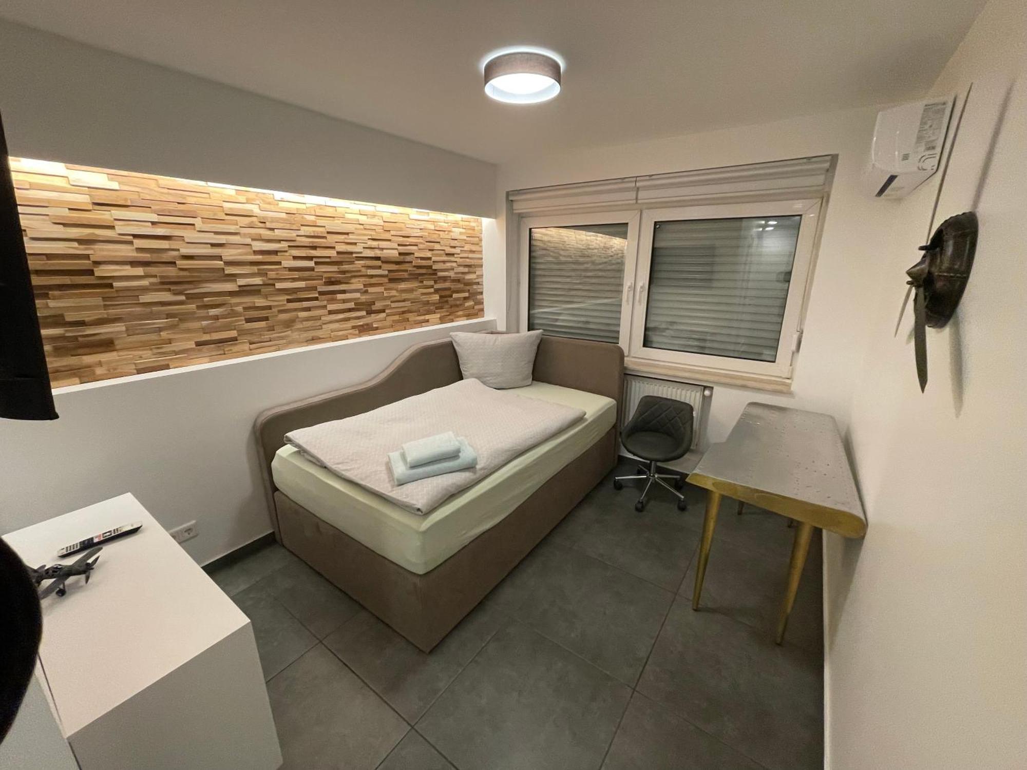 Aviators Guest House - Premium Room Strausberg Kültér fotó